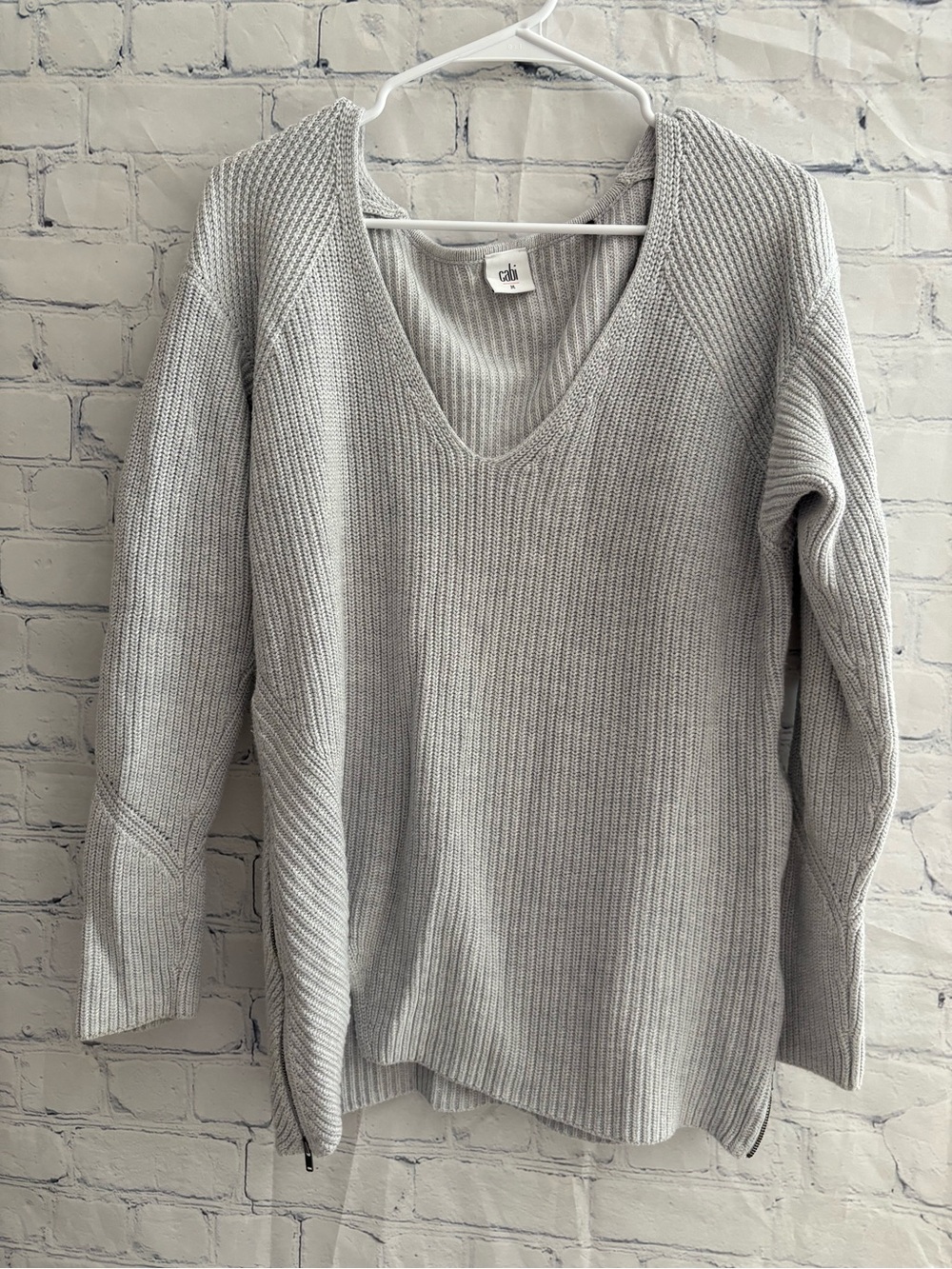 Cabi Deep V Pullover Sweater with functional side zip hem size M light gray